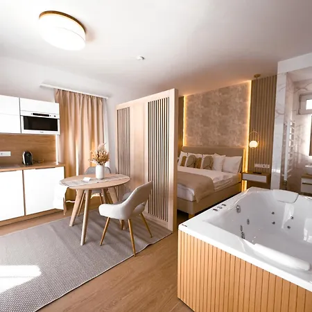 Twin Premium Aparthotel *